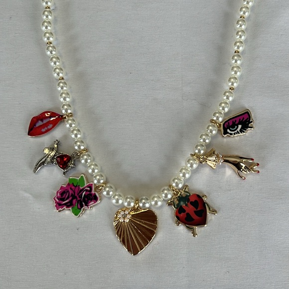 Betsey Johnson Pearl Love Charm Necklace NWT - Picture 3 of 5